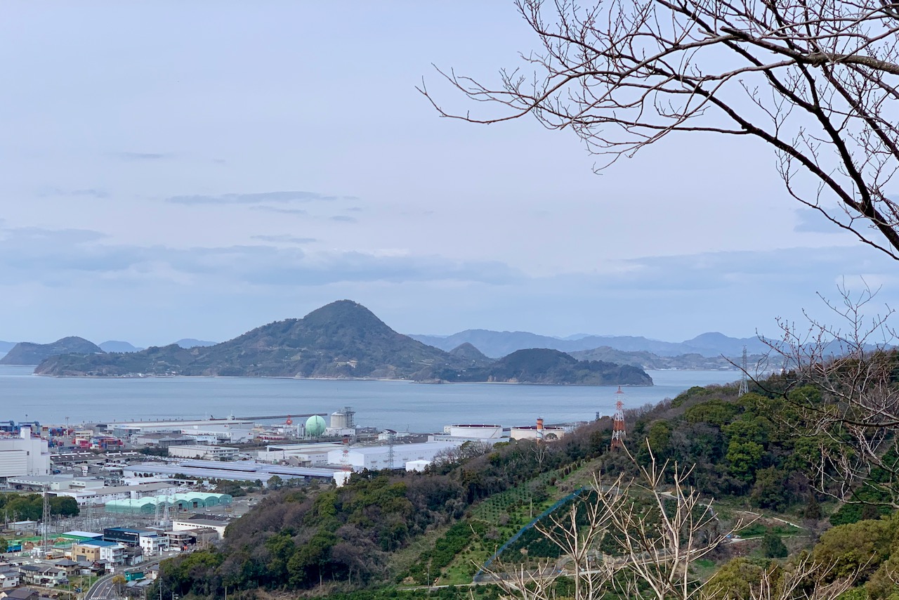 垣生山から見た興居島